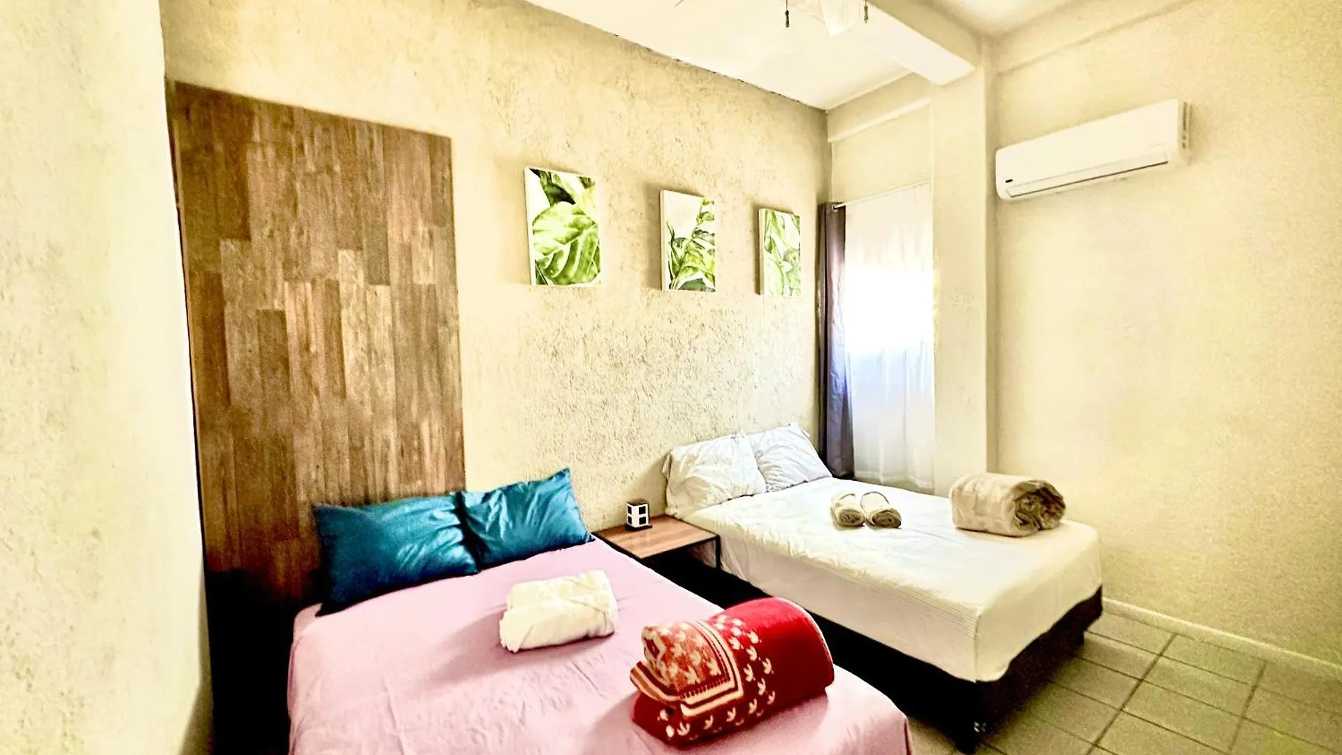 Departamento Centrico, 2 Habitaciones , 4 Camas Matrimoniales, 1 Bano Completo, 1 Estacionamiento Cabo San Lucas